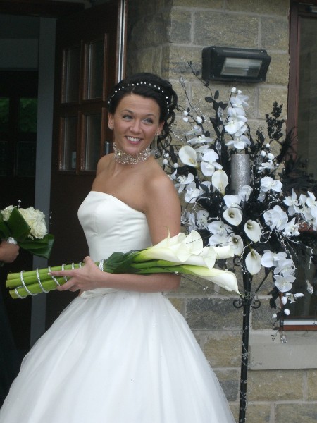 We specialise in bespoke flower arrangements for Weddings Parties 